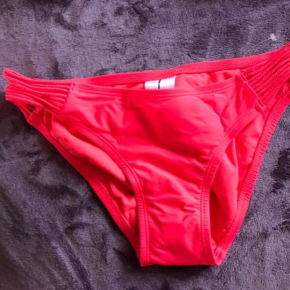 Bikini - Picture 3 of 3